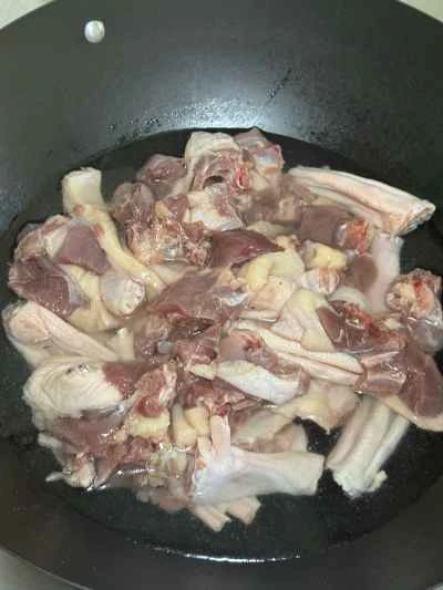 シソの葉で煮込んだ鴨肉の作り方：2
