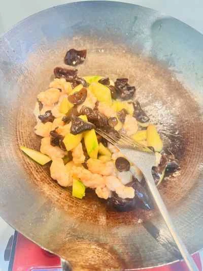 きゅうり、きくらげ、エビのペースト炒めの作り方：6