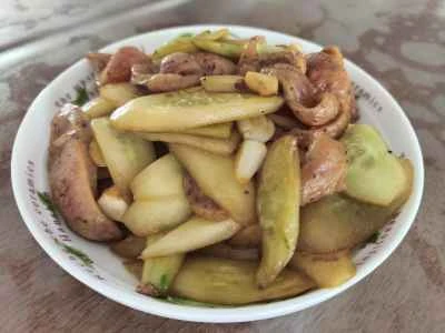 キュウリと黒胡椒ソーセージの炒め物の作り方：6