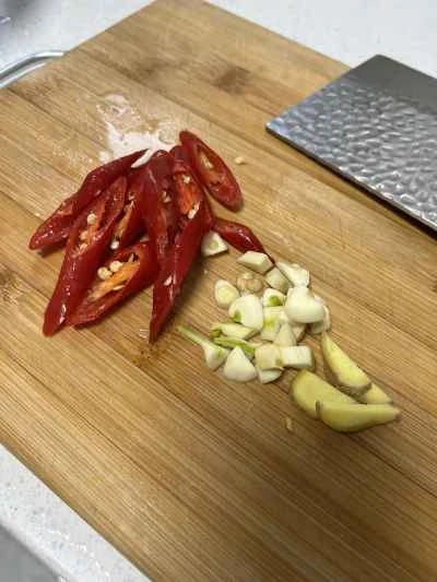 セロリ、干し豆腐、ソーセージ炒めの作り方：4