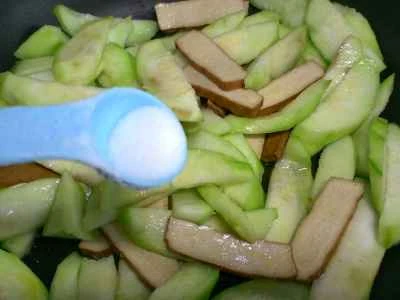 乾燥豆腐とヘチマの炒め物の作り方：6
