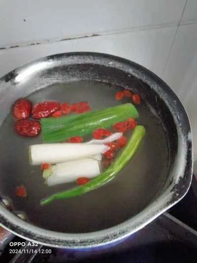 麻辣香辣湯を作る手順：1