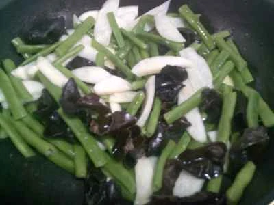 黒キクラゲ、水タケノコ、インゲンの炒め物の作り方：8