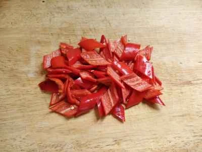 豚バラ肉と赤ピーマンの炒め物の作り方：2