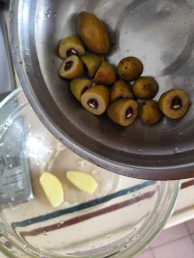 グリーンオリーブ入り豚すね肉の煮込みの作り方：4