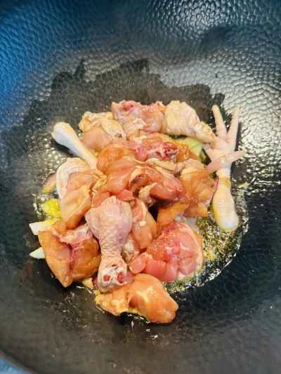 生姜とネギで煮込んだ鶏肉の作り方：3