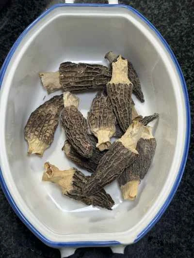 アミガサタケ入り蒸し豚スペアリブの作り方：2