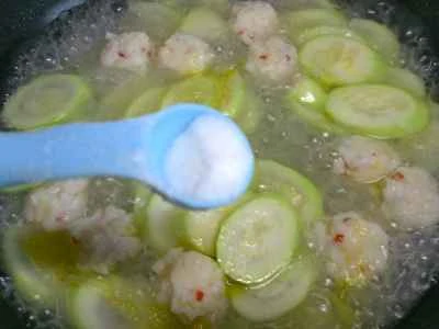 夜咲き花とこんにゃく春雨入りエビ風味ボールの作り方：8