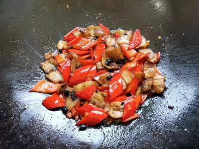 豚バラ肉と赤ピーマンの炒め物の作り方：8