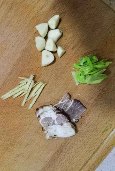 薄皮ピーマンを使った豚バラ肉の塩漬けの作り方：3