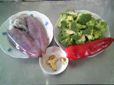 イカとブロッコリーの炒め物の作り方：1