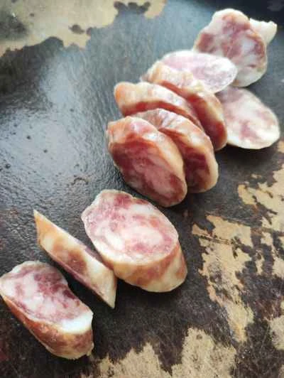 セロリ入り中華ソーセージ炒めの作り方：3