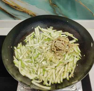 細切り豚肉とヘチマの炒め物の作り方:3