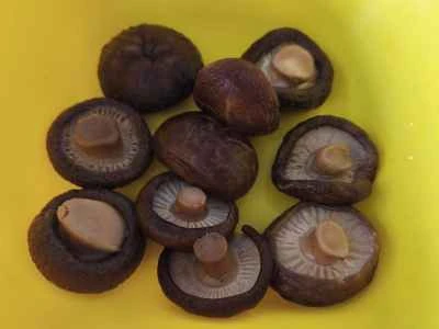 ひき肉とキノコの炒め物の作り方：1