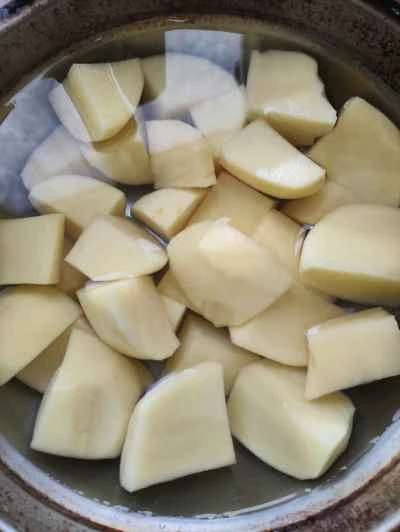鶏肉とジャガイモの煮込みの作り方：2