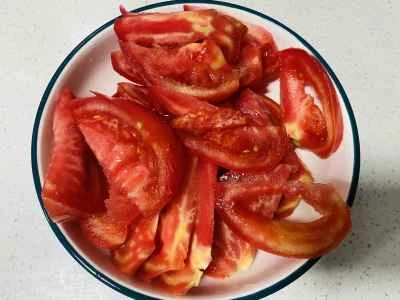 トマト入りスクランブルエッグの作り方：2