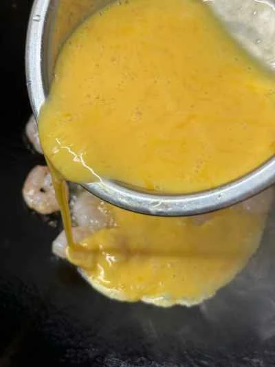 エビ、卵、ニンジン炒めの作り方：5