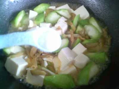 漬けたカラシナ、細切りヘチマ、角切りヘチマを使った煮豆腐の作り方：8