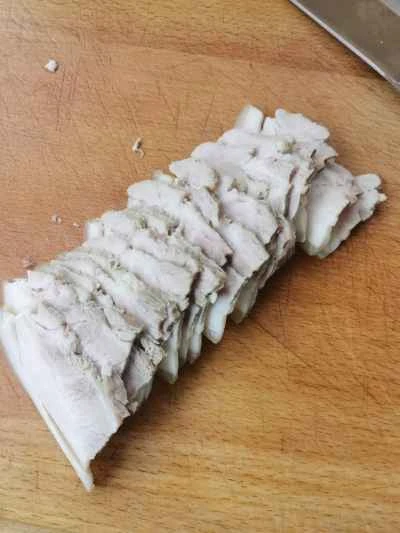 白身肉、ブラッドソーセージ、ザワークラウトの改良レシピ：3ステップ