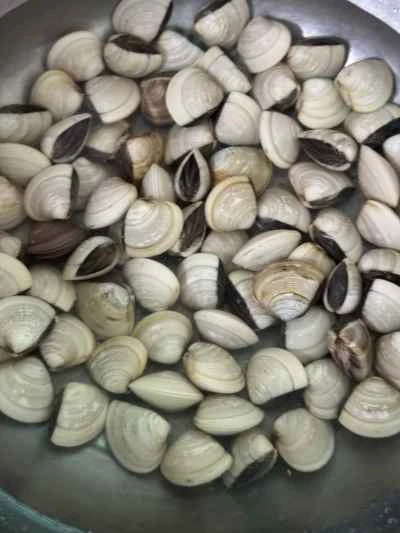 えのき茸とひき肉とアサリの煮込みの作り方：2