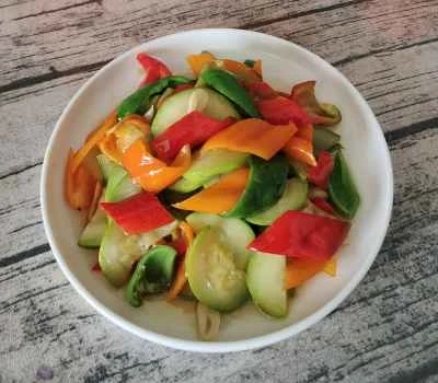 ズッキーニと三色ピーマンの炒め物の作り方：8