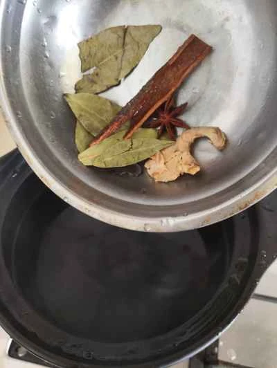 豚すね肉の赤ワイン煮込みの作り方：3