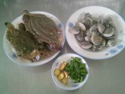 ワタリガニとアサリの炒め物の作り方：1