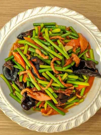 ニンニクの芽と豚肉の炒め物のレシピ