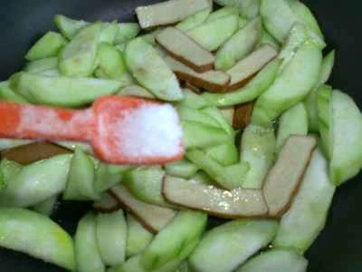 乾燥豆腐とヘチマの炒め物の作り方：7