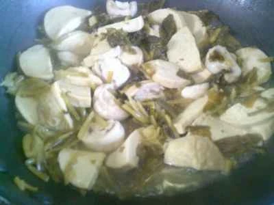 野菜とキノコの煮込みベジタリアンチキンの作り方：8