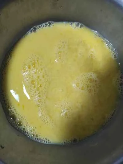 玉ねぎ入りスクランブルエッグの作り方:2