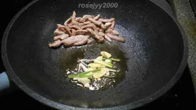 豚肉とキクラゲとネギの炒め物の作り方：6