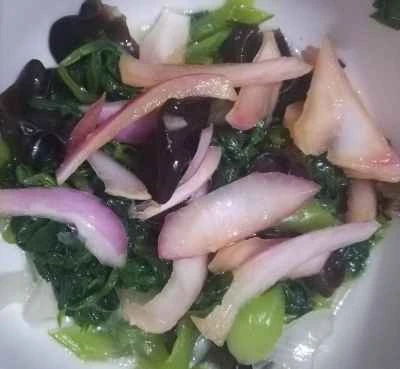 セロリの葉とキクラゲのサラダのレシピ