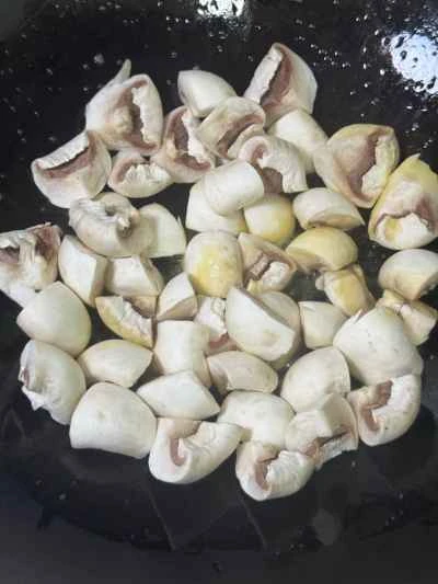 バターマッシュルームと牛肉の角切りを作る手順：10