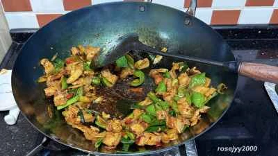 唐辛子とニンニクの葉で煮込んだ豚バラ肉の作り方：8