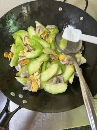 卵とエビのヘチマ炒めの作り方：8