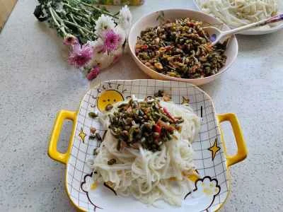 インゲンのピクルスができました。漬け始めて15日目ですでに酸っぱくなっていましたが、食べるまで半月待ちました。レシピの手順：7