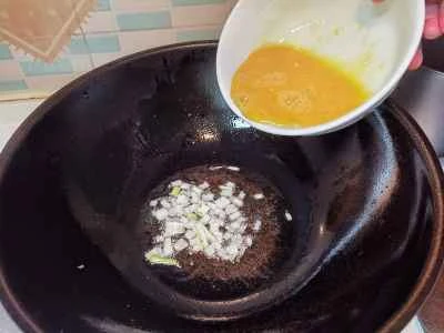 ズッキーニ、トマト、卵の炒め物の作り方：6