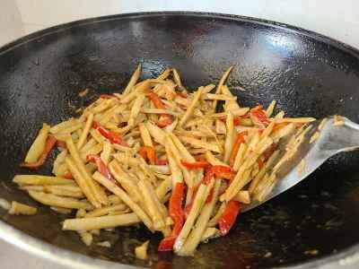 レンコンと赤唐辛子の炒め物の作り方：4