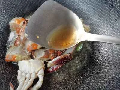 小さな赤身ガニの煮込みレシピの手順：4