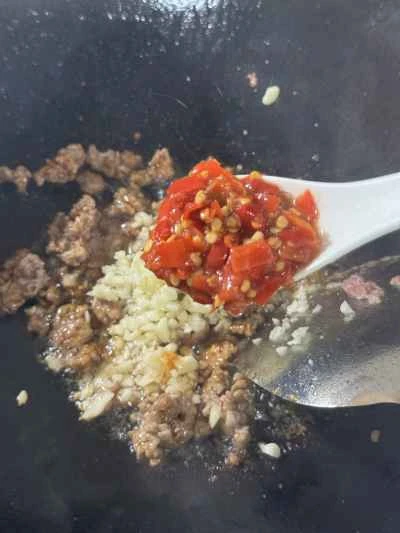 刻んだ唐辛子、ひき肉、卵を作る手順：9