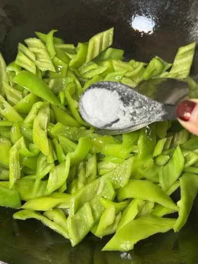 牛肉とピーマンの炒め物の作り方：9