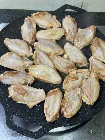 黄色い皮のチキンウィングを作る手順：5