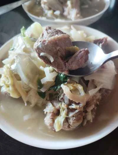 手で千切りしたキャベツと春雨を使った豚スペアリブの煮込みの作り方：9