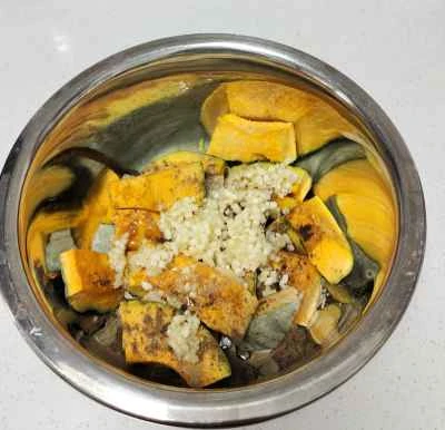 ニンニクローストカボチャの作り方：1