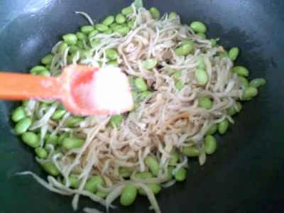 千切り大根と枝豆の炒め物の作り方：8