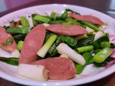 ニンニクの芽とハムソーセージの炒め物のレシピ