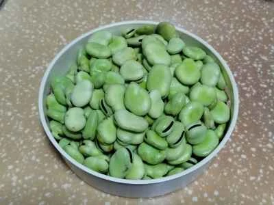 そら豆とジャガイモの煮込み豚肉の作り方：2