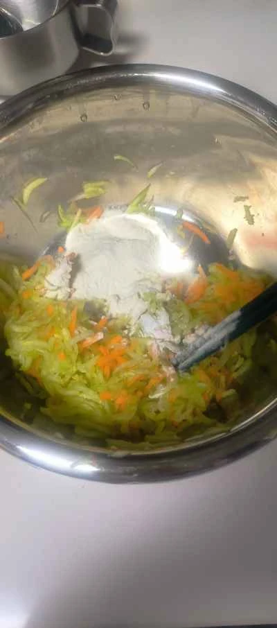 ズッキーニと大根の蒸し餃子のレシピ手順：2