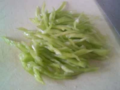 厚切りピーマンと豚肉の豆腐皮炒めの作り方：2